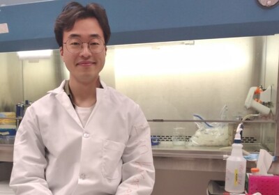 Scientist Ki Yun Lee in his lab