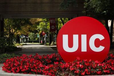 UIC logo sculpture on campus